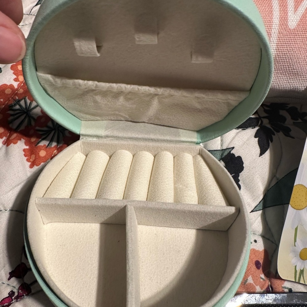 Travel set - Picture 3 of 5